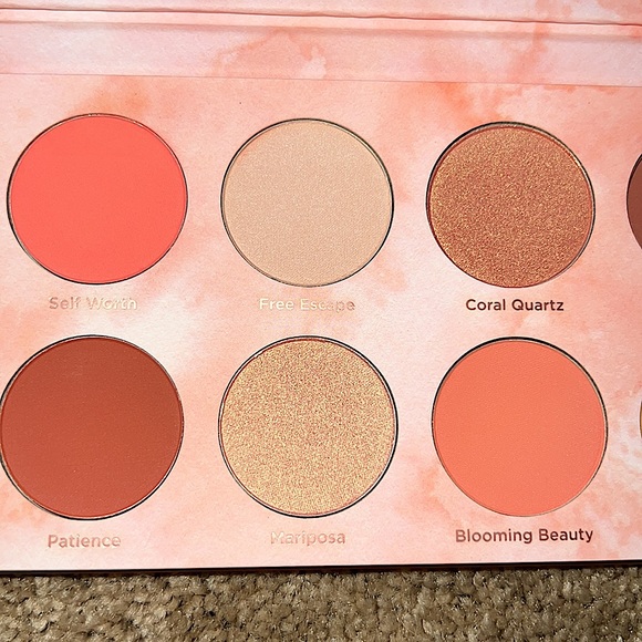 Dominique Cosmetics Coral Blossom Palette - Picture 2 of 5
